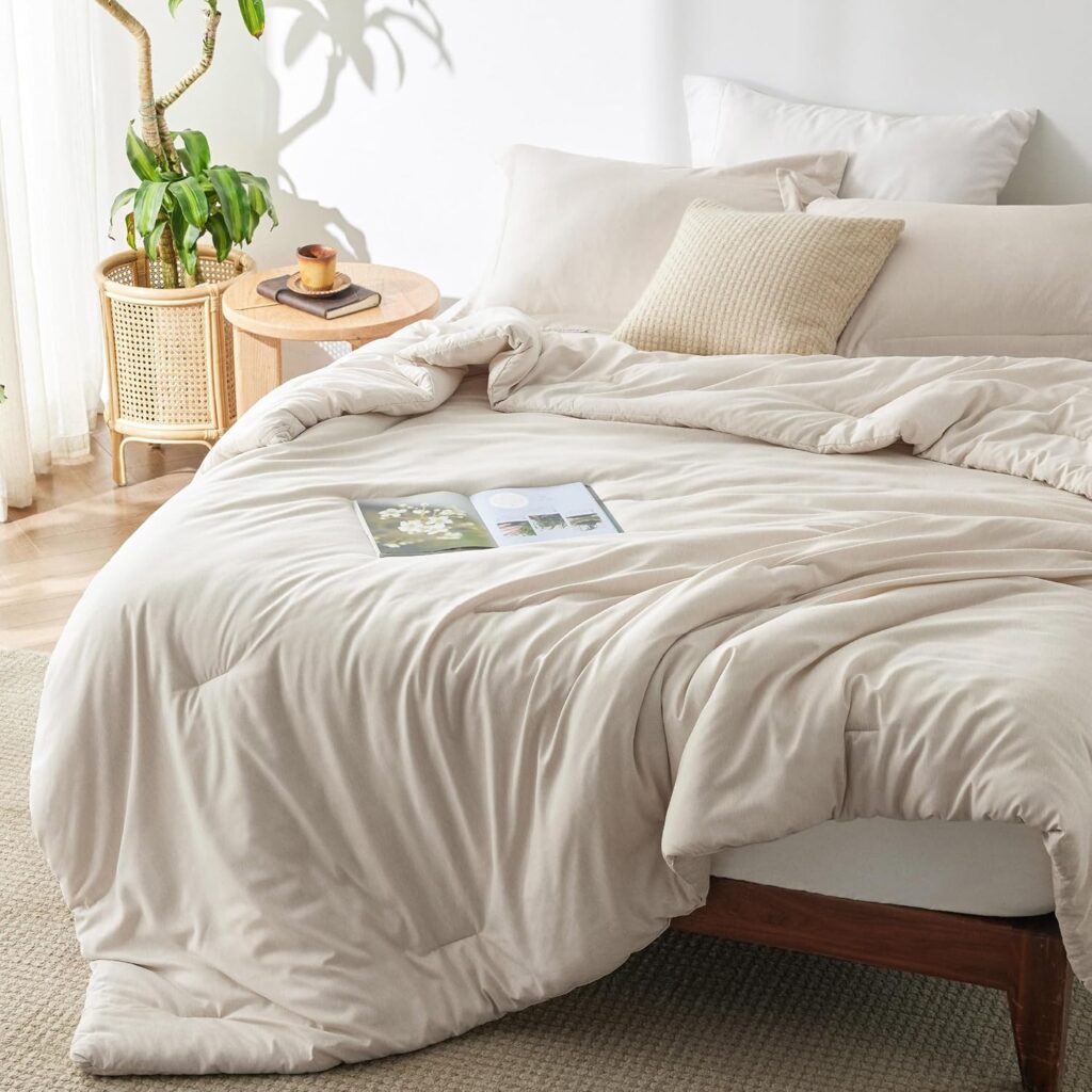 Bedsure Queen Comforter Set - Beige Soft Bedding for All Seasons, Cationic Dyed Bed Set, 3 Pieces, 1 Queen Size Comforter (90x90) and 2 Pillow Shams (20x26+2)